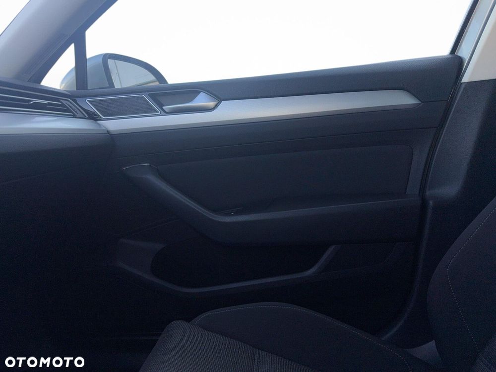 Volkswagen Passat - 34