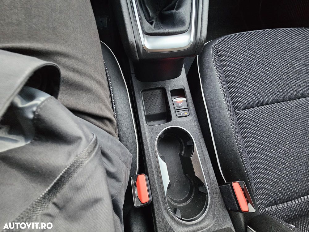 Renault Captur MHEV 140 Techno - 9