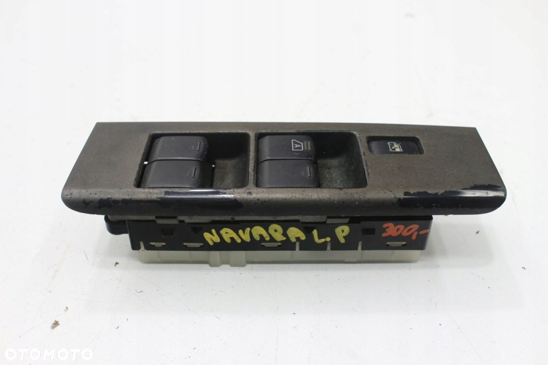 NAVARA D40 PANEL SZYB LEWY EU - 2