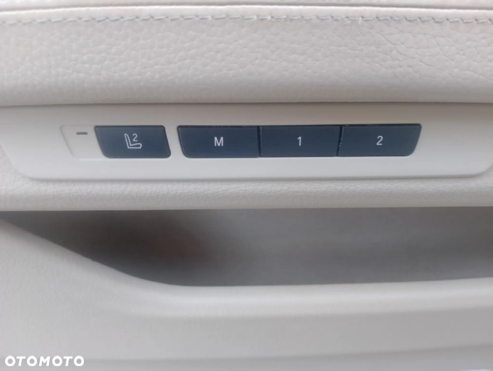 BMW Seria 7 740i L - 17
