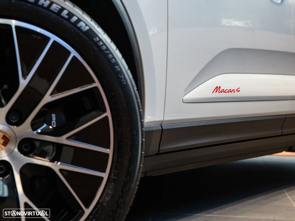 Porsche Macan Electric 4 - 17