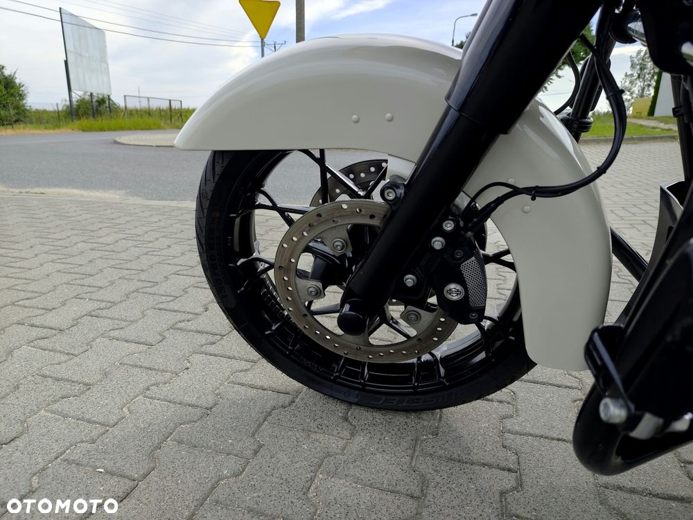 Harley-Davidson Touring Road Glide - 20