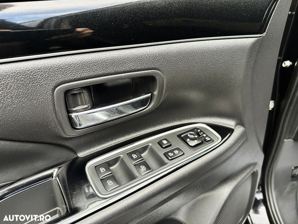Mitsubishi Outlander PHEV 2.4 L 4X4 Intense - 14