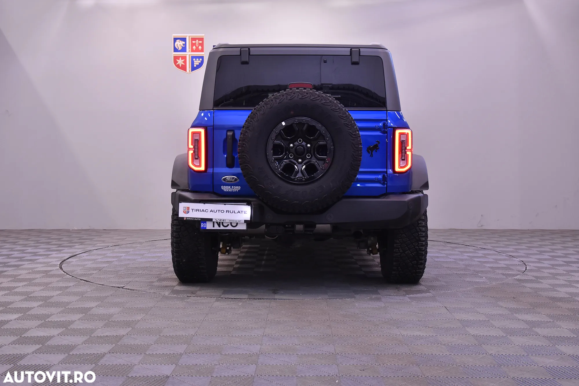 Ford Bronco - 4
