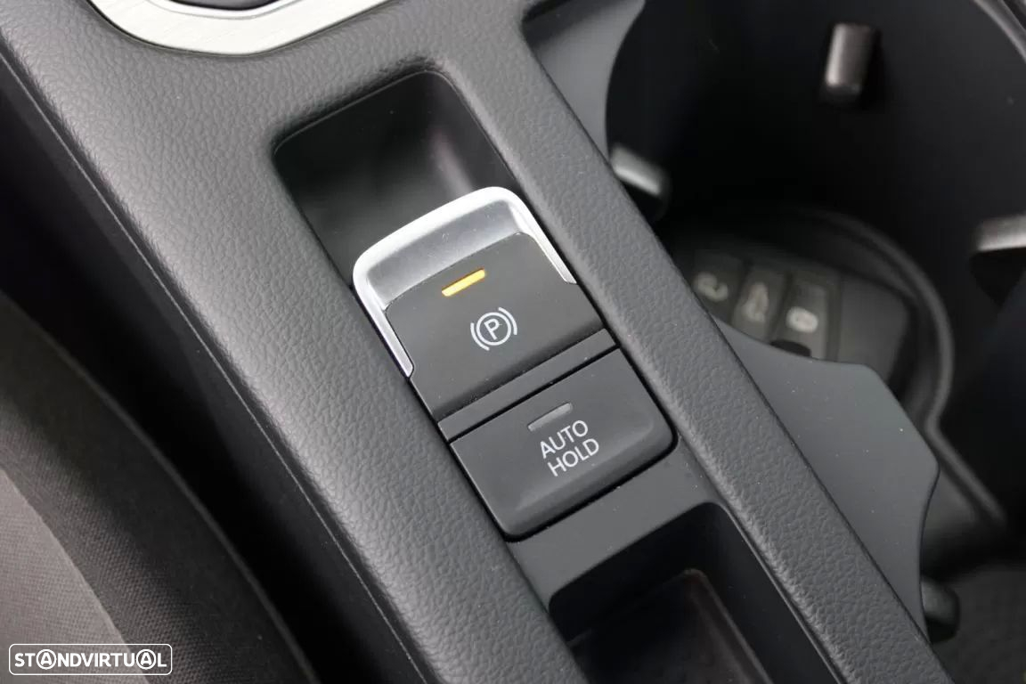 VW Passat 2.0 TDI Elegance - 24