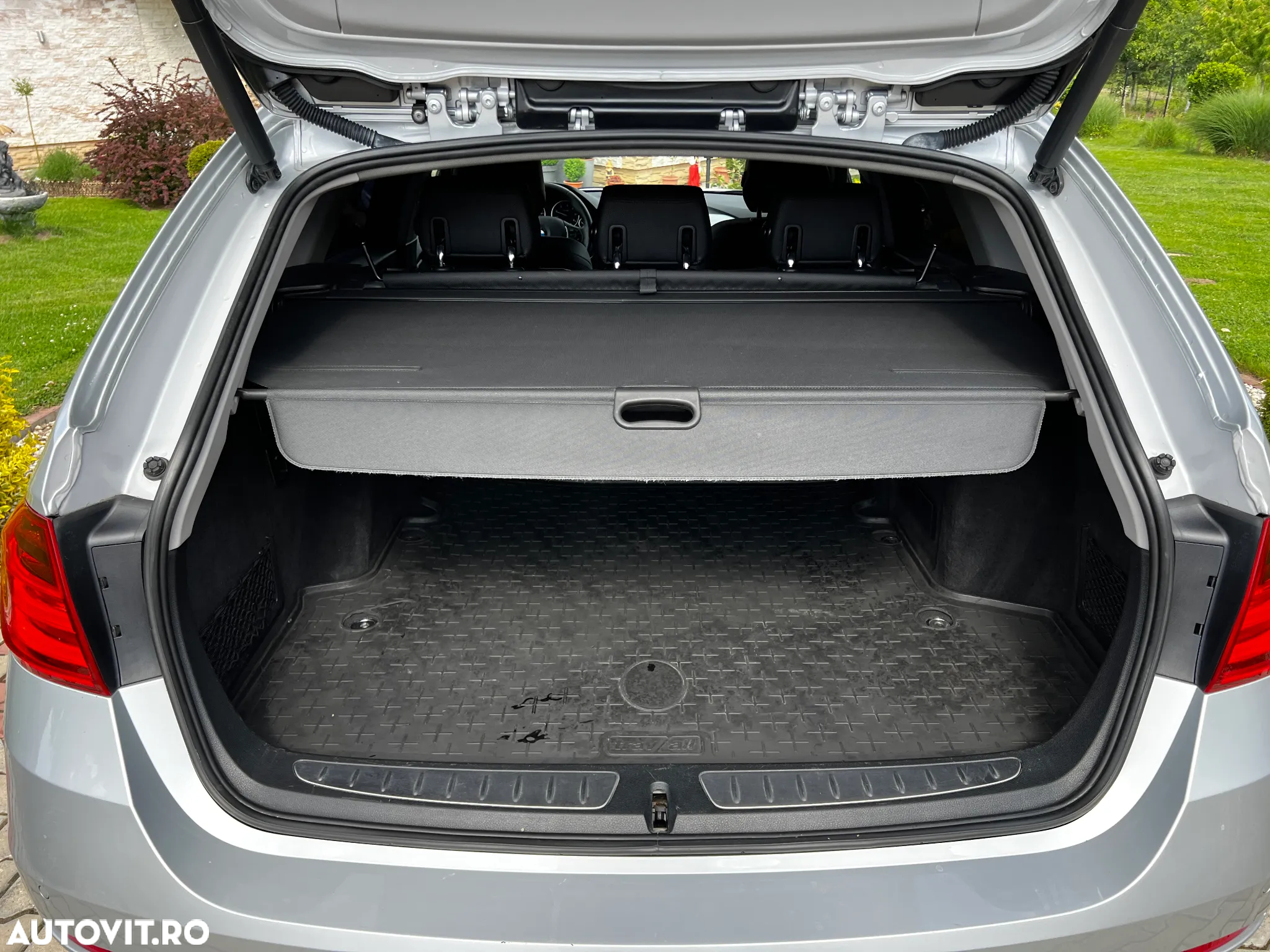 BMW Seria 3 318d Touring - 32
