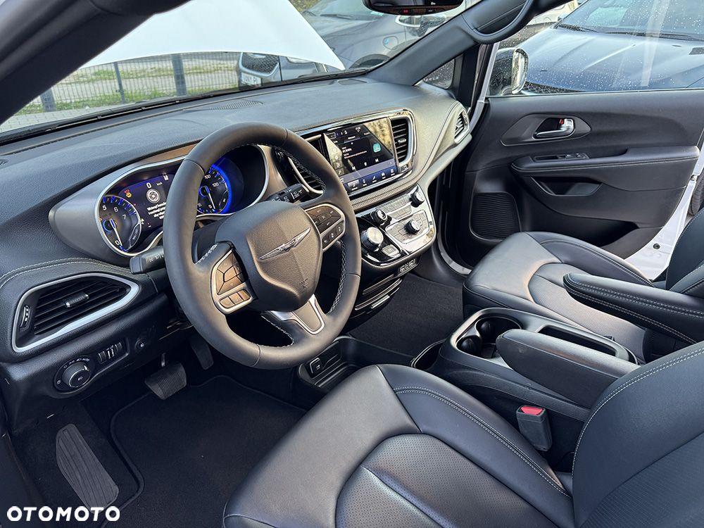 Chrysler Pacifica - 26