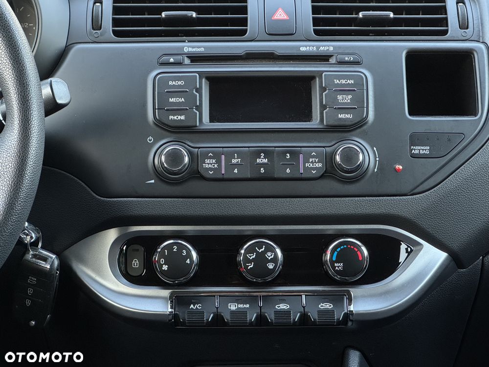 Kia Rio 1.2 Dream Team Edition - 16