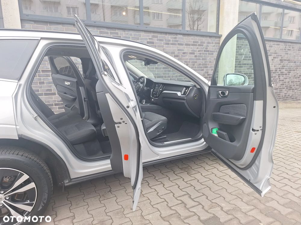 Volvo XC 60 B4 D Momentum Pro - 18