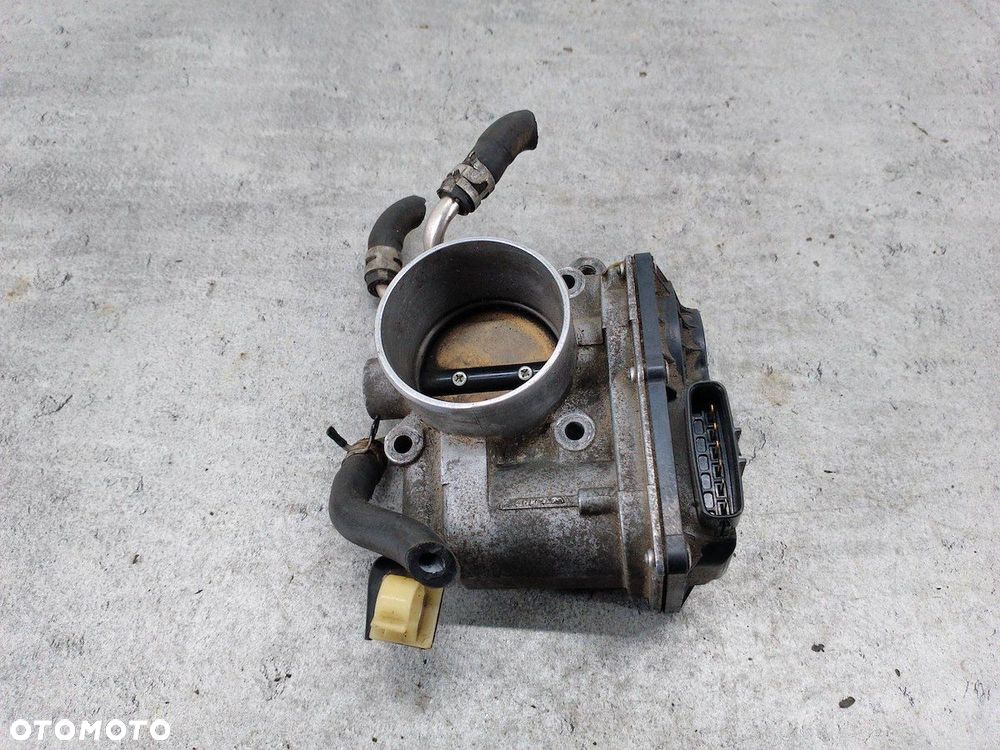 PRZEPUSTNICA TOYOTA AVENSIS II T25 22030-28050 2.0 VVT-I - 3