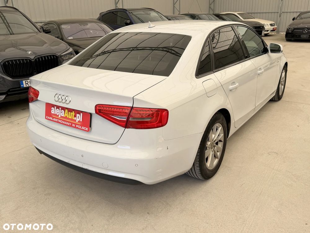 Audi A4 Limousine - 4