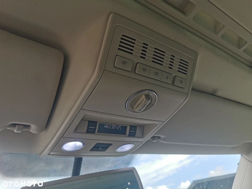 Volkswagen Multivan - 23