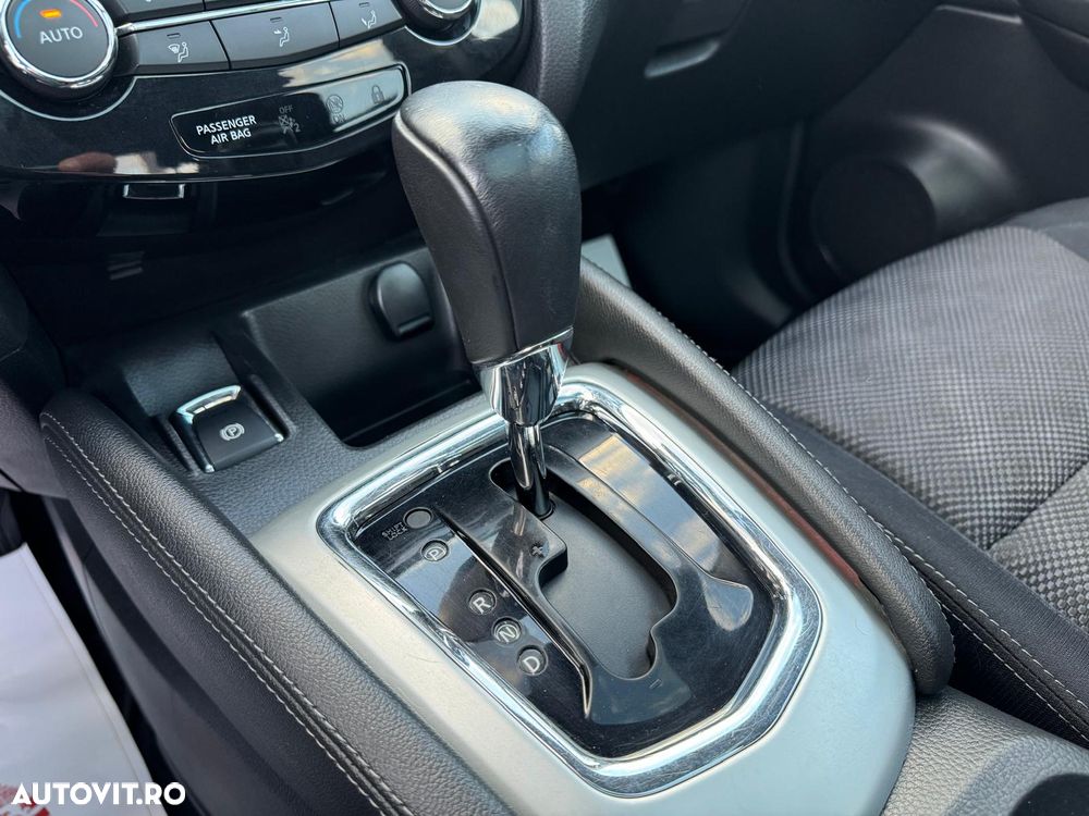 Nissan Qashqai 1.6 DCI Xtronic TEKNA - 22