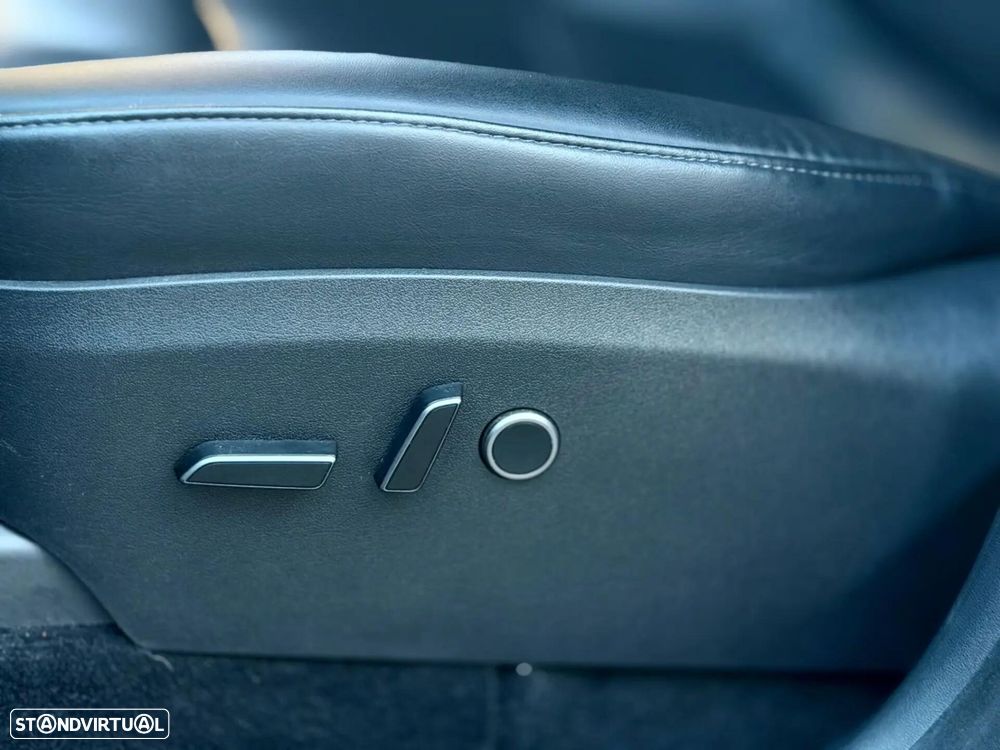 Tesla Model Y Long Range Dual Motor AWD - 6