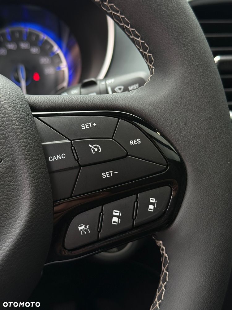 Chrysler Pacifica - 24