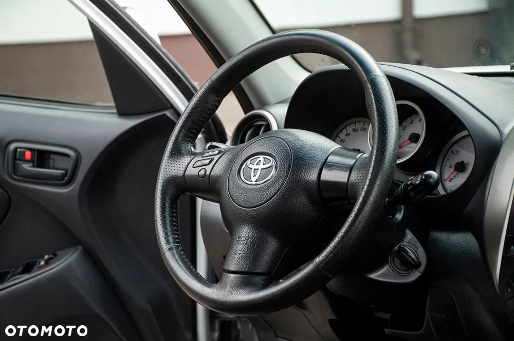 Toyota RAV4 2.0 VVT-i 4x4 - 5