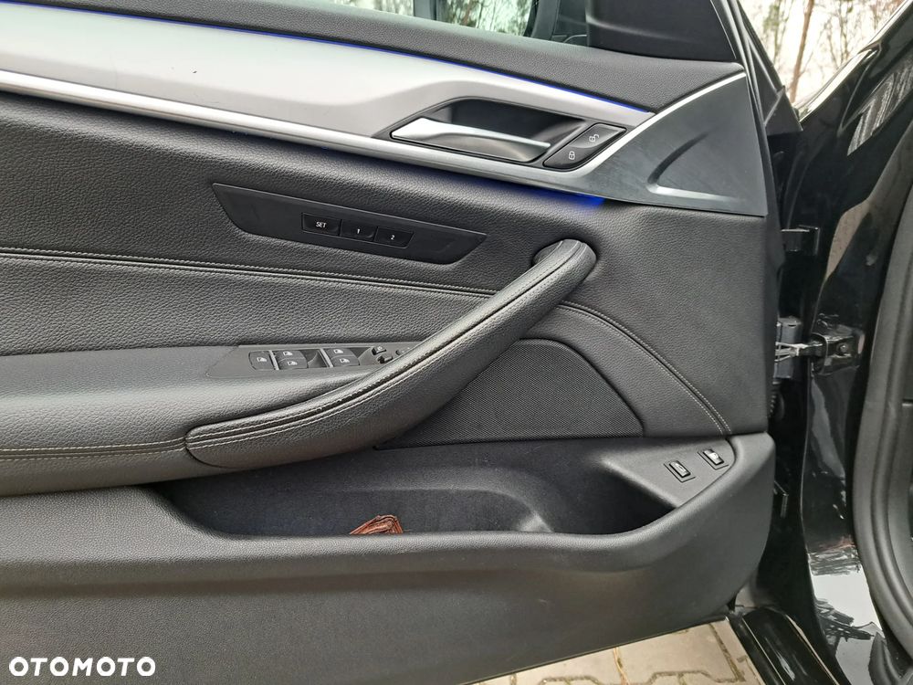 BMW Seria 5 530e iPerformance - 17