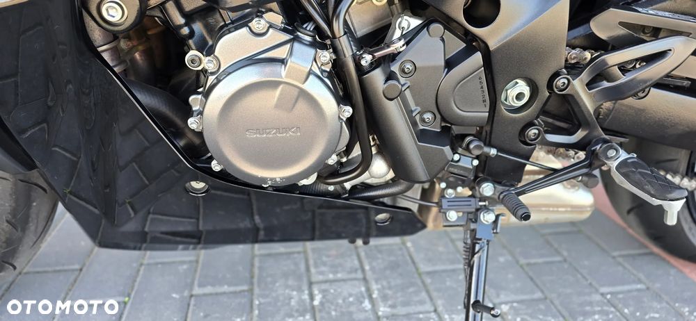 Suzuki GSX - 31