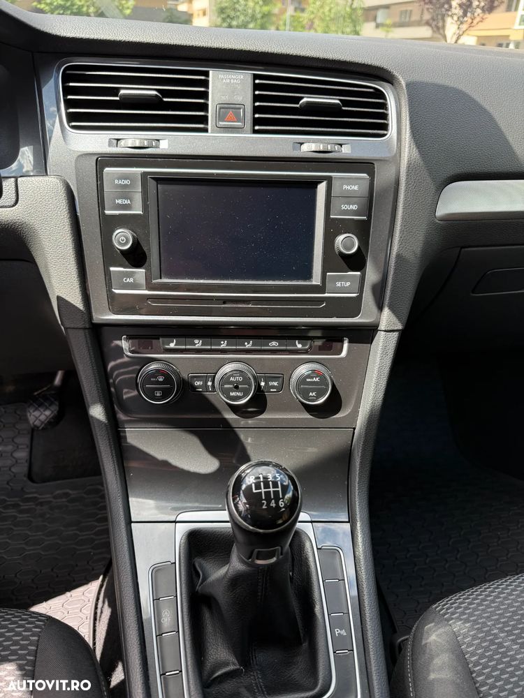 Volkswagen Golf - 8