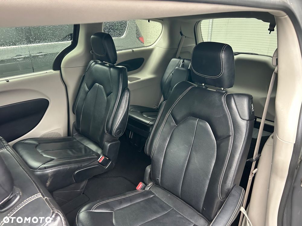 Chrysler Pacifica - 13