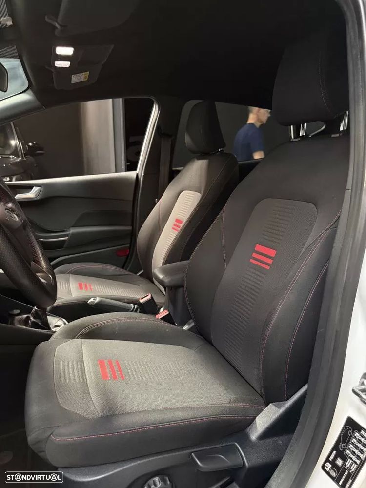 Ford Fiesta 1.0 EcoBoost ST-Line - 32
