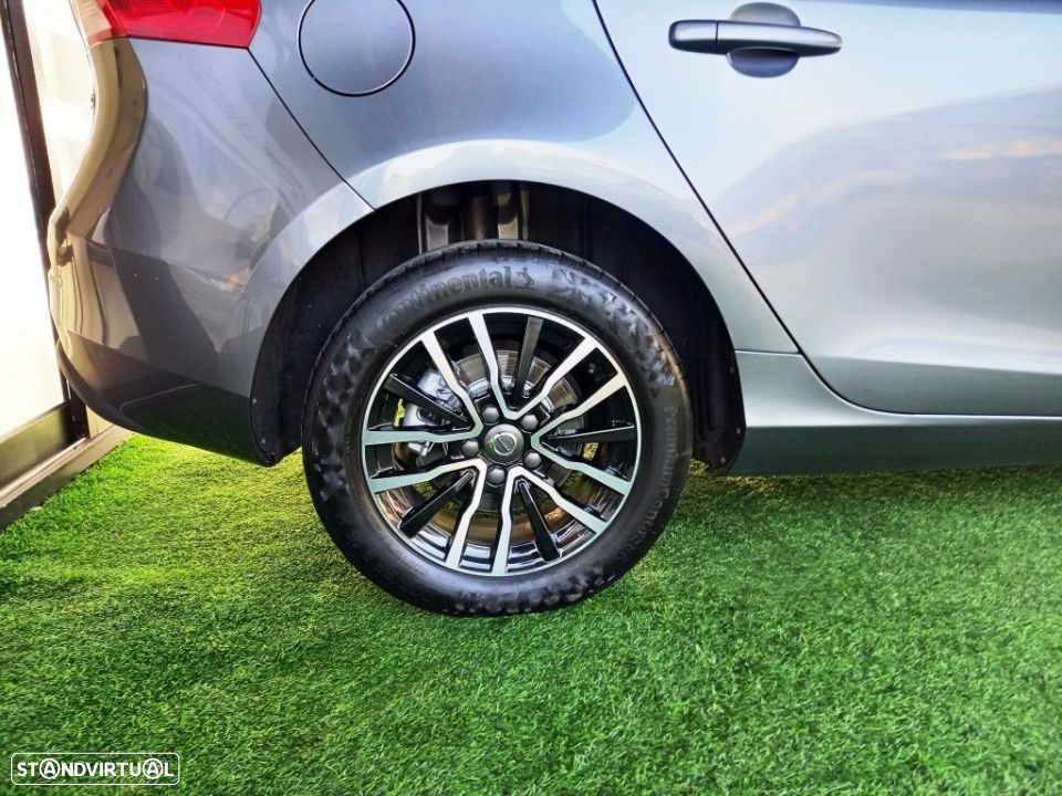 Volvo V40 2.0 D2 Momentum Geartronic - 13