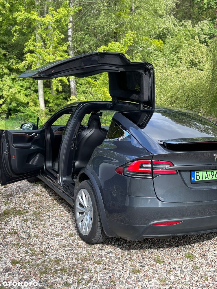 Tesla Model X - 5