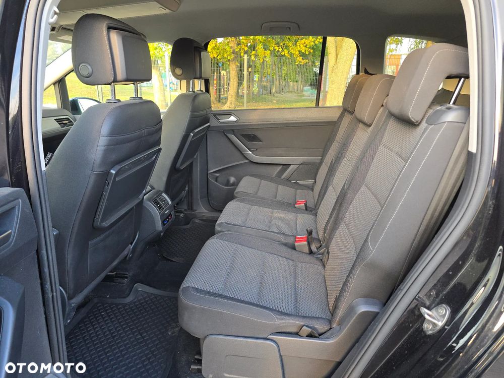 Volkswagen Touran - 11