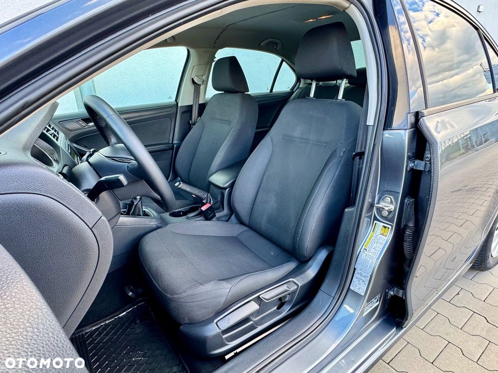 Volkswagen Jetta 2.0 S - 8