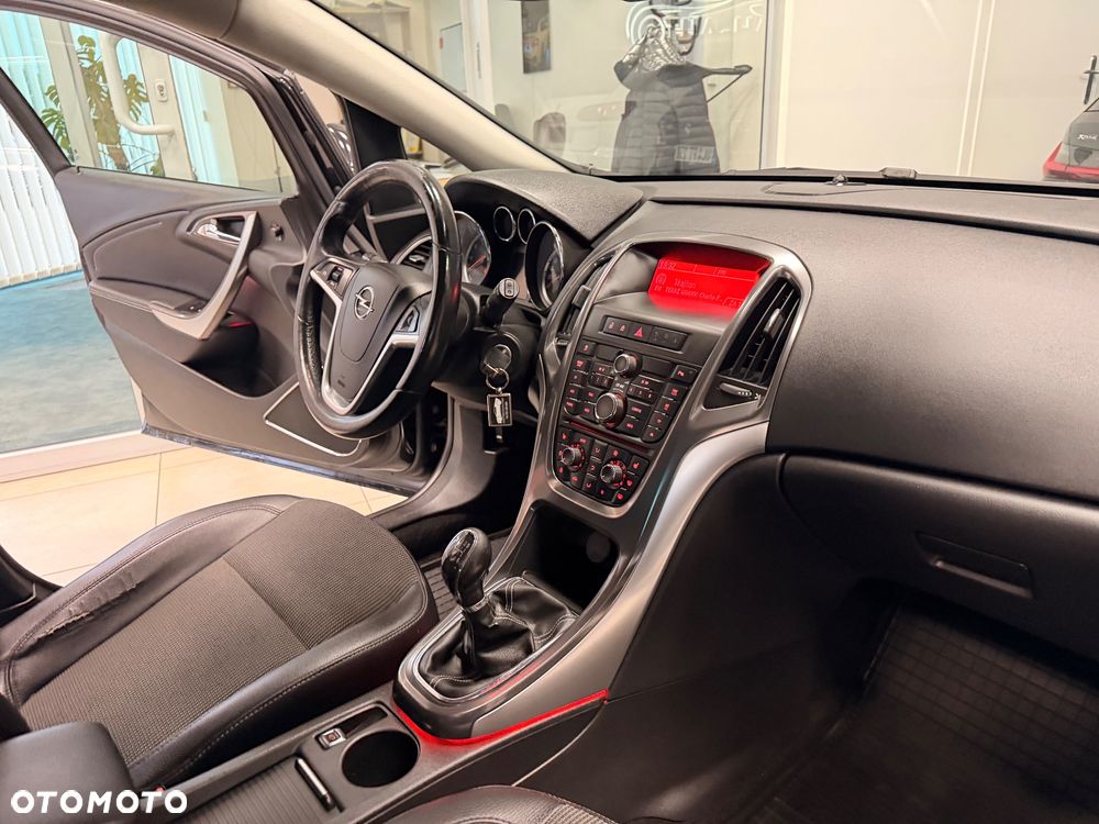 Opel Astra 1.4 T Executive S&S - 24
