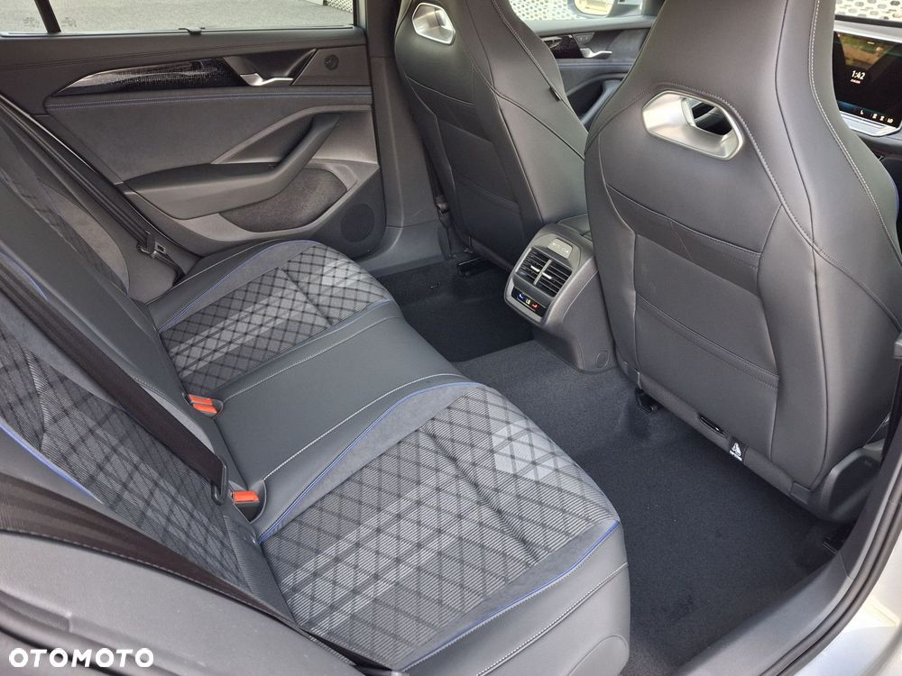 Volkswagen Passat - 18