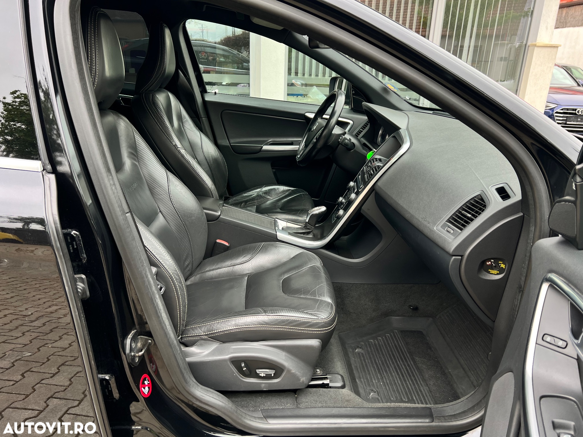 Volvo XC 60 D5 AWD Aut. RDesign - 14