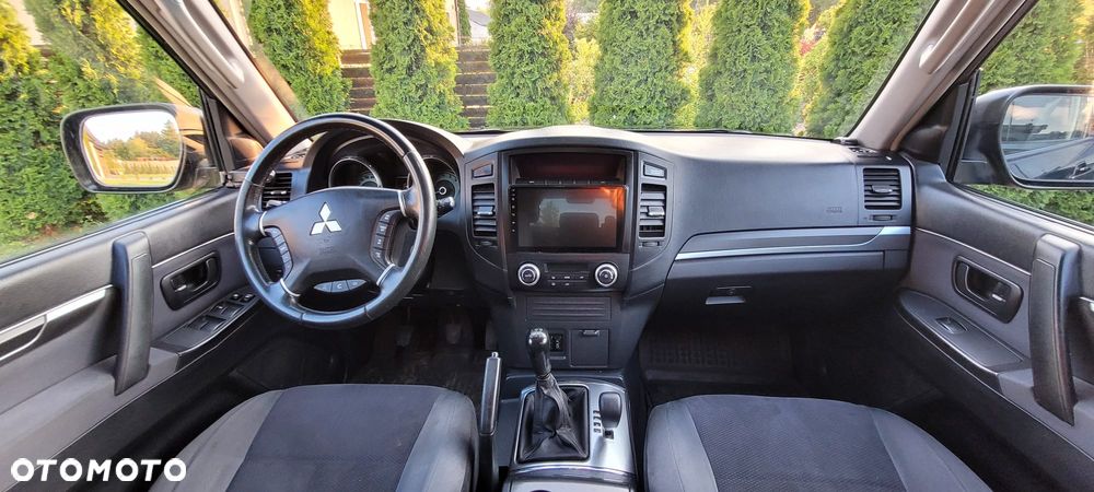 Mitsubishi Pajero - 18