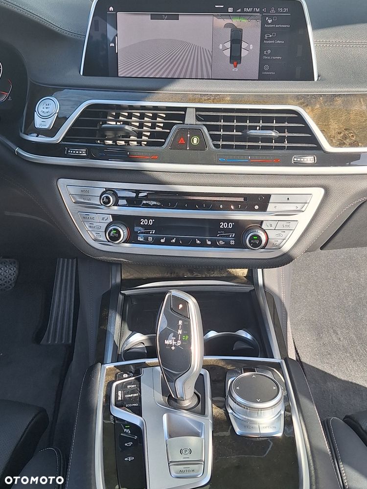 BMW Seria 7 750Li xDrive - 17