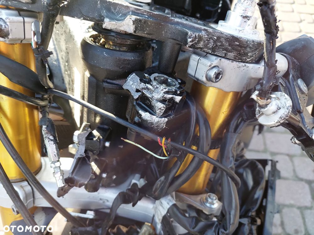 Yamaha R1 - 17