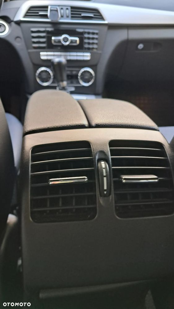 Mercedes-Benz Klasa C 180 CGI BlueEff Avantgarde - 19