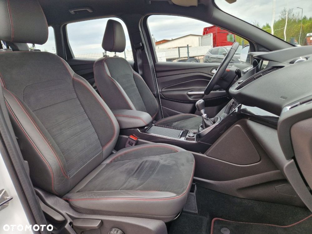 Ford Kuga 1.5 EcoBoost 2x4 ST-Line - 20