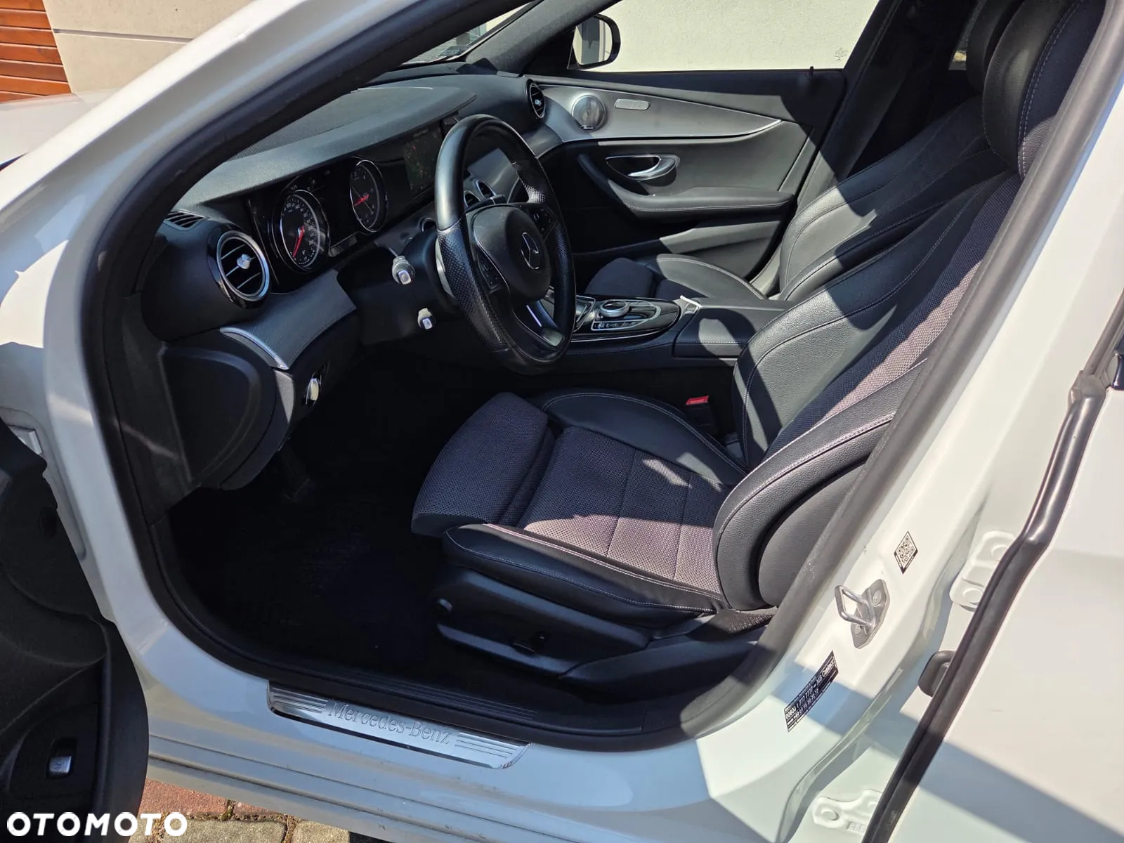 Mercedes-Benz Klasa E 220 d 9G-TRONIC - 23