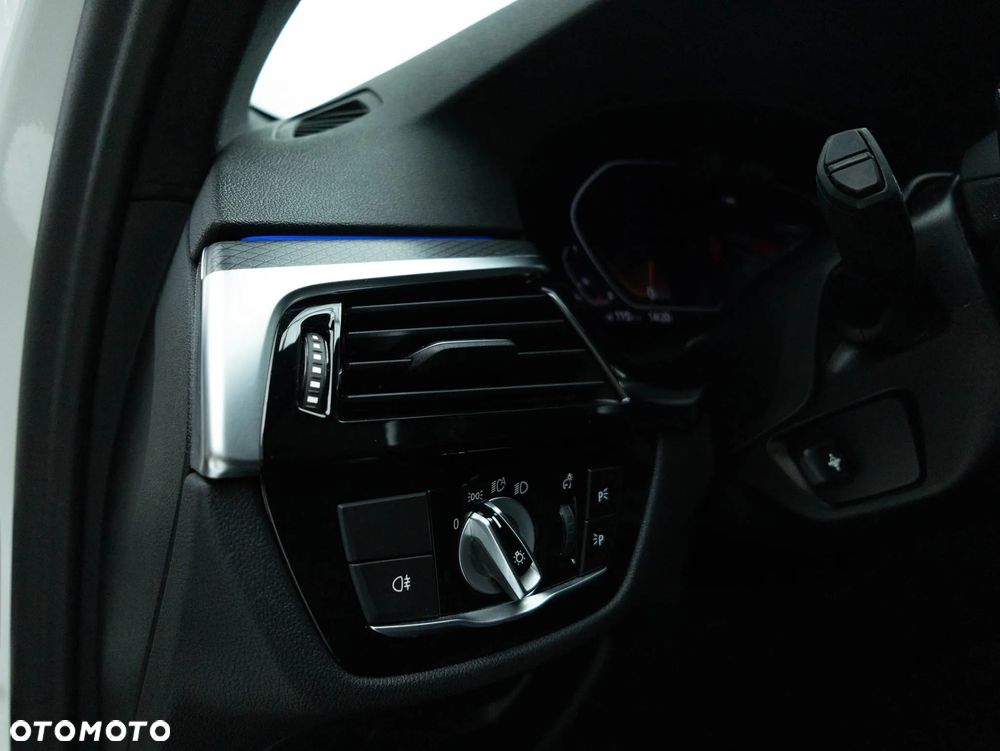 BMW Seria 5 530i xDrive M Sport sport - 33
