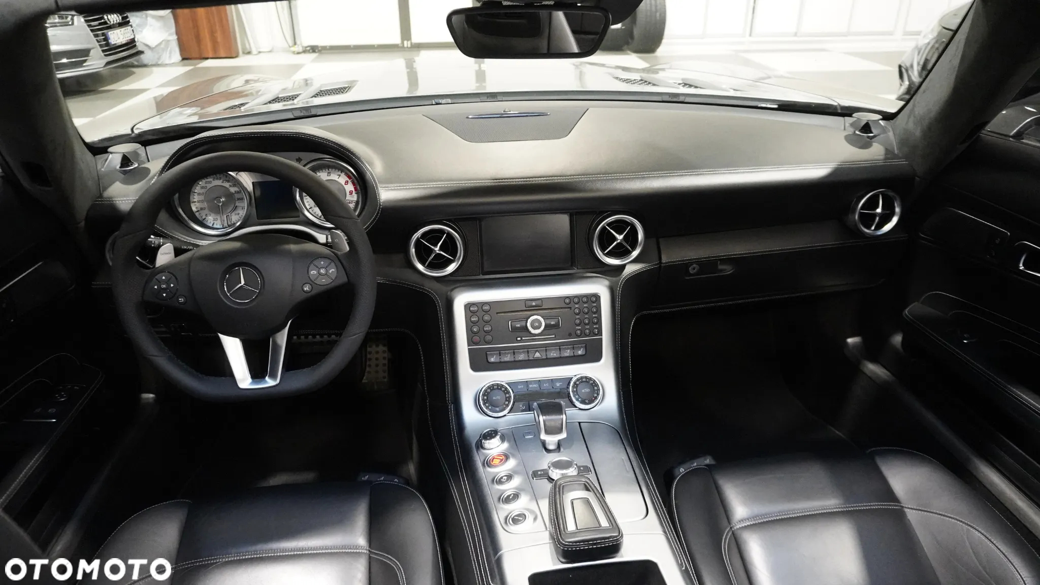 Mercedes-Benz SLS AMG - 11