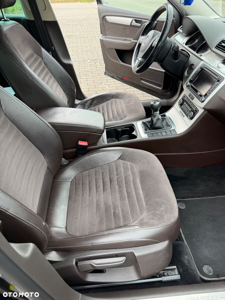 Volkswagen Passat 2.0 TDI Highline - 26