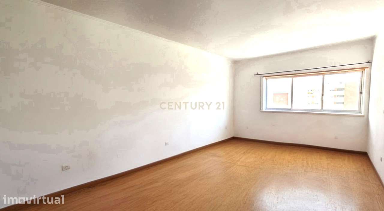 Apartamento T2  no Pragal / Monte Caparica com 2 elevadores e ótimo ac - Grande imagem: 5/21