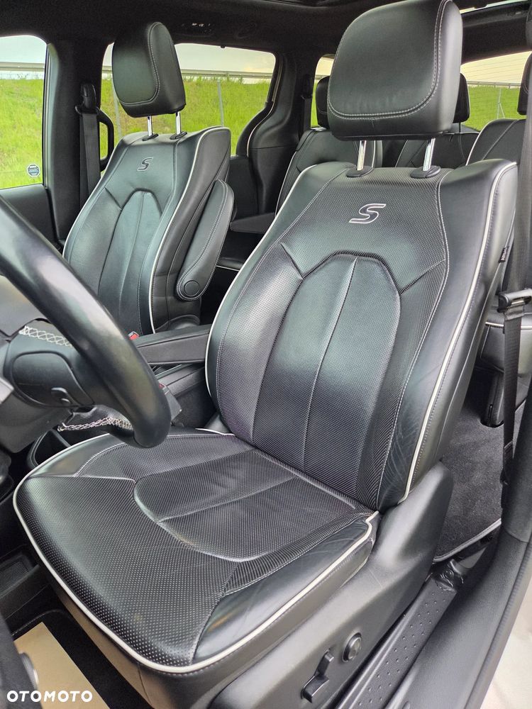 Chrysler Pacifica - 9