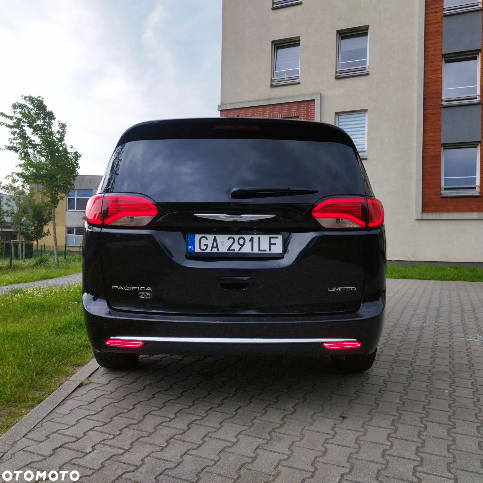 Chrysler Pacifica - 8