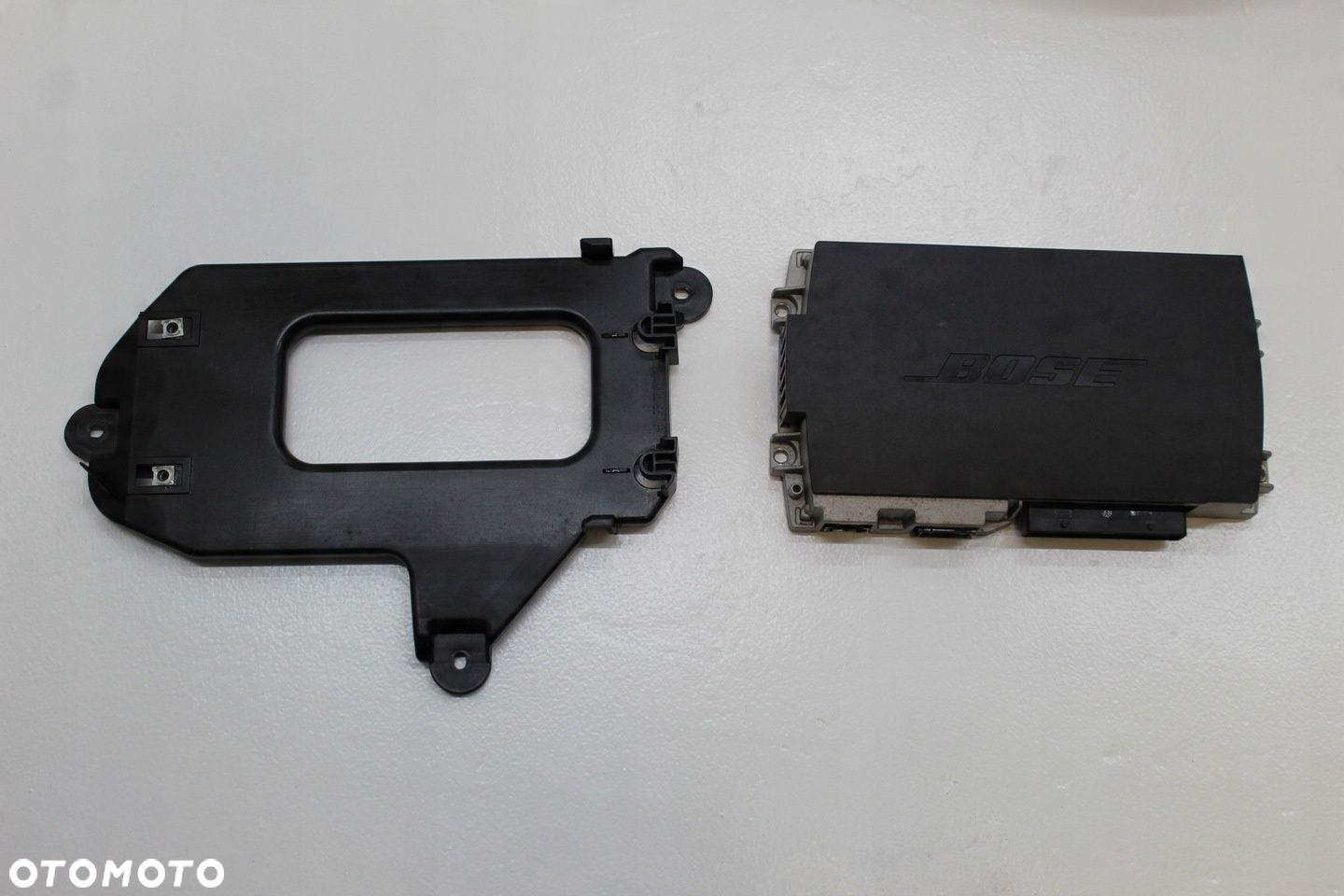 AUDI Q3 8U WZMACNIACZ GŁOŚNIK BOSE 8X0035223C - 2