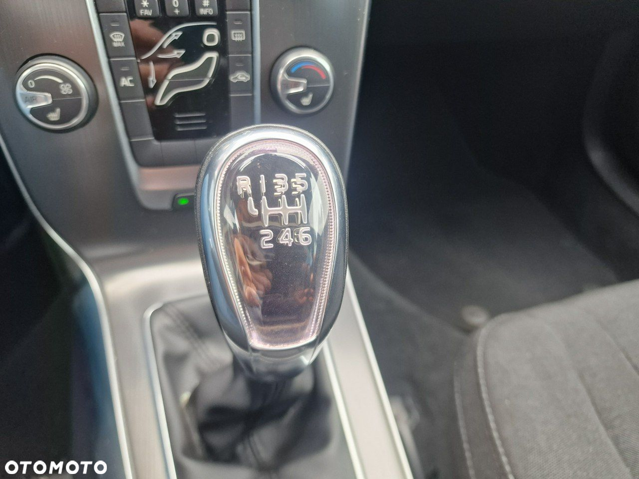 Volvo V40 T2 You - 28