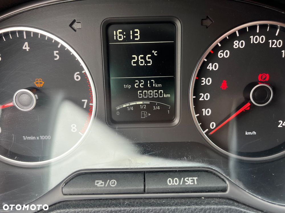 Volkswagen Polo 1.4 16V Comfortline - 25