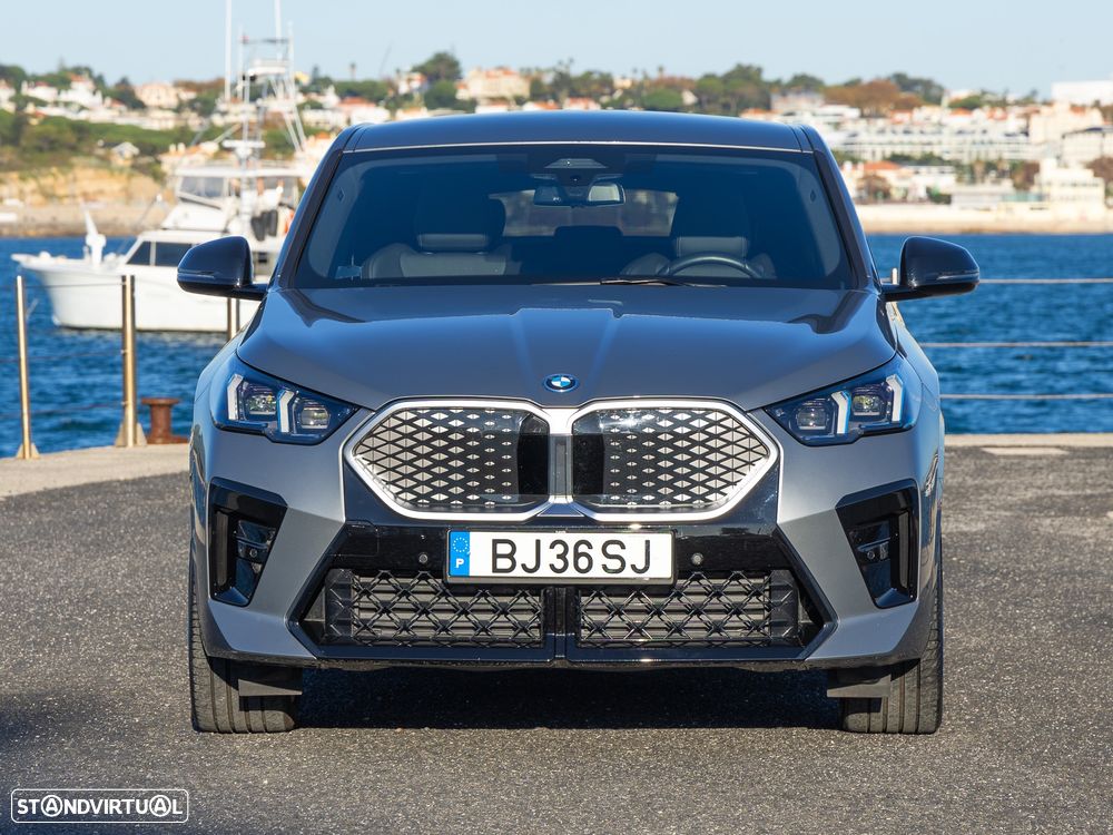 BMW iX2 eDrive20 Pack Desportivo M - 2