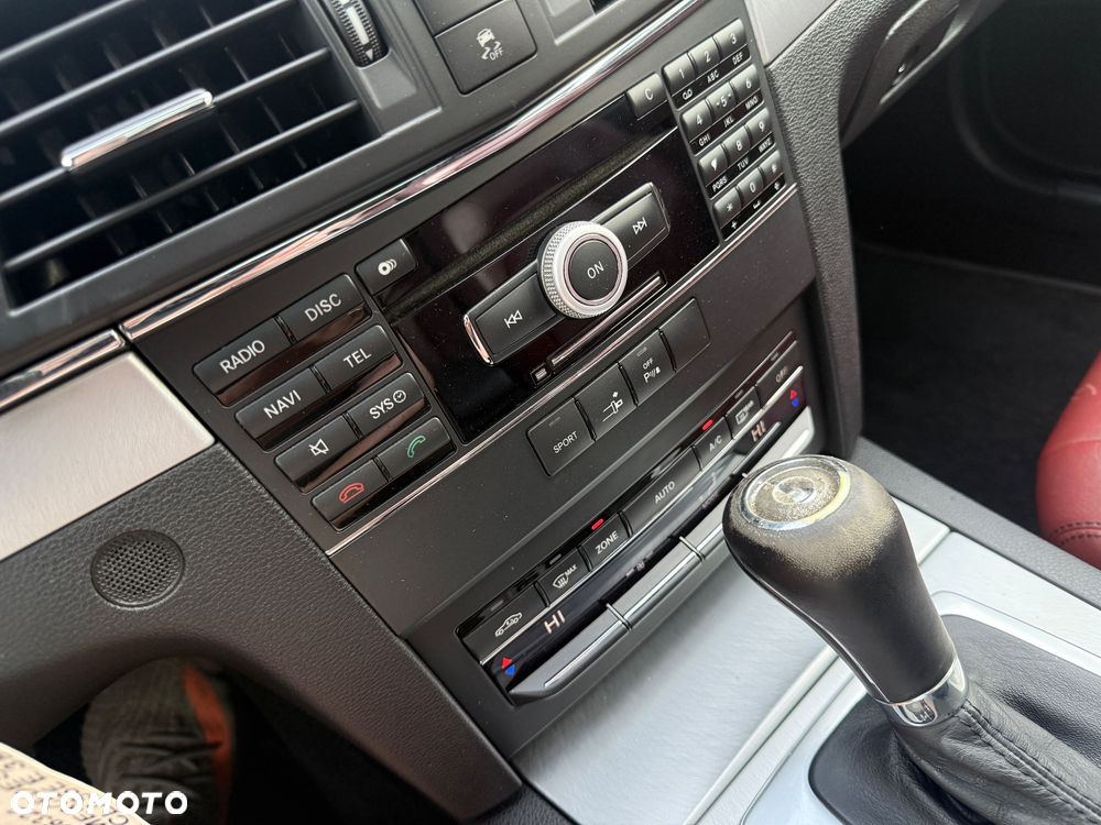 Mercedes-Benz Klasa E 300 BlueEFFICIENCY 7G-TRONIC Avantgarde - 29