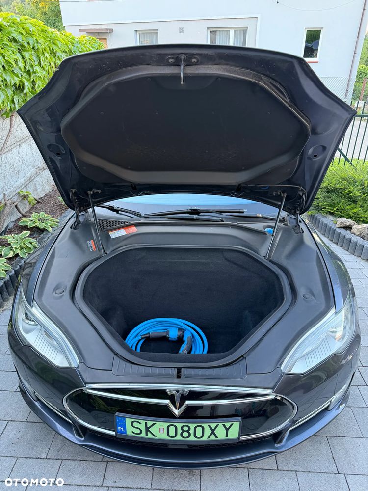 Tesla Model S 85 D - 11